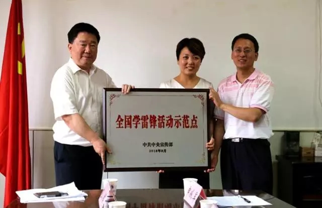 免费服务律师 fe5a3bbb96ecb16a26eb73ad1d4a1c17.jpg