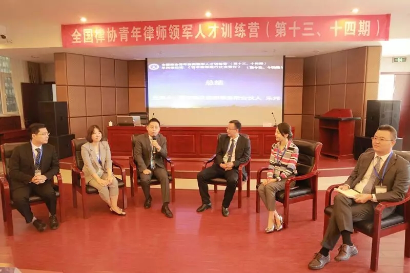 接下来的几天里都是政治学习,中央党校的黄小勇教授的《群体性事件