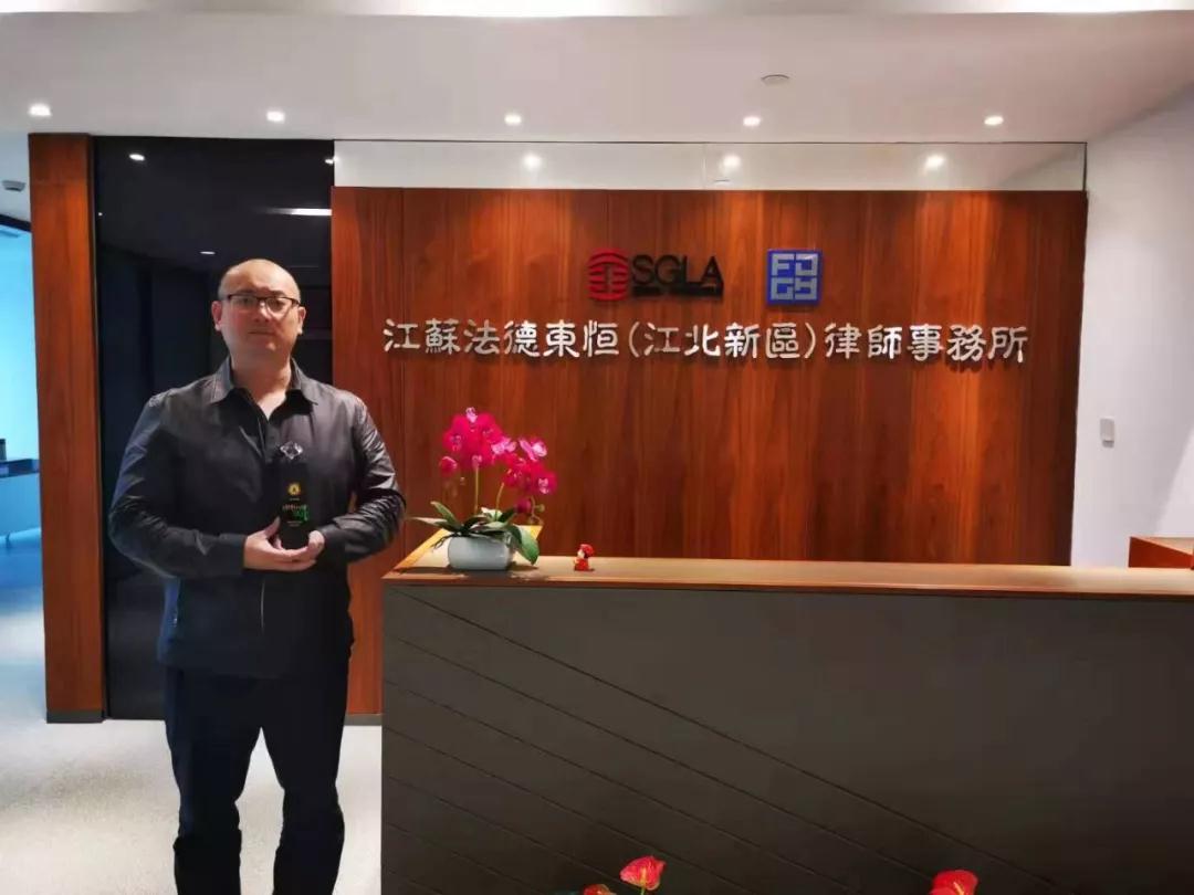 孙凯:一花一世界-中国律师网